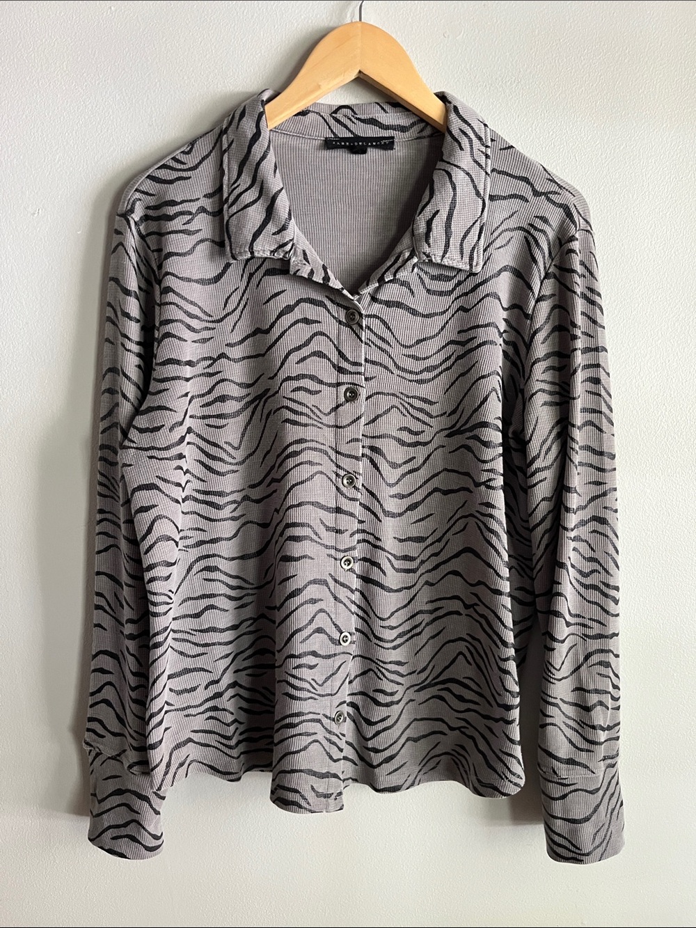Jane + Delancey Zebra Print Ribbed Button Front Top Medium